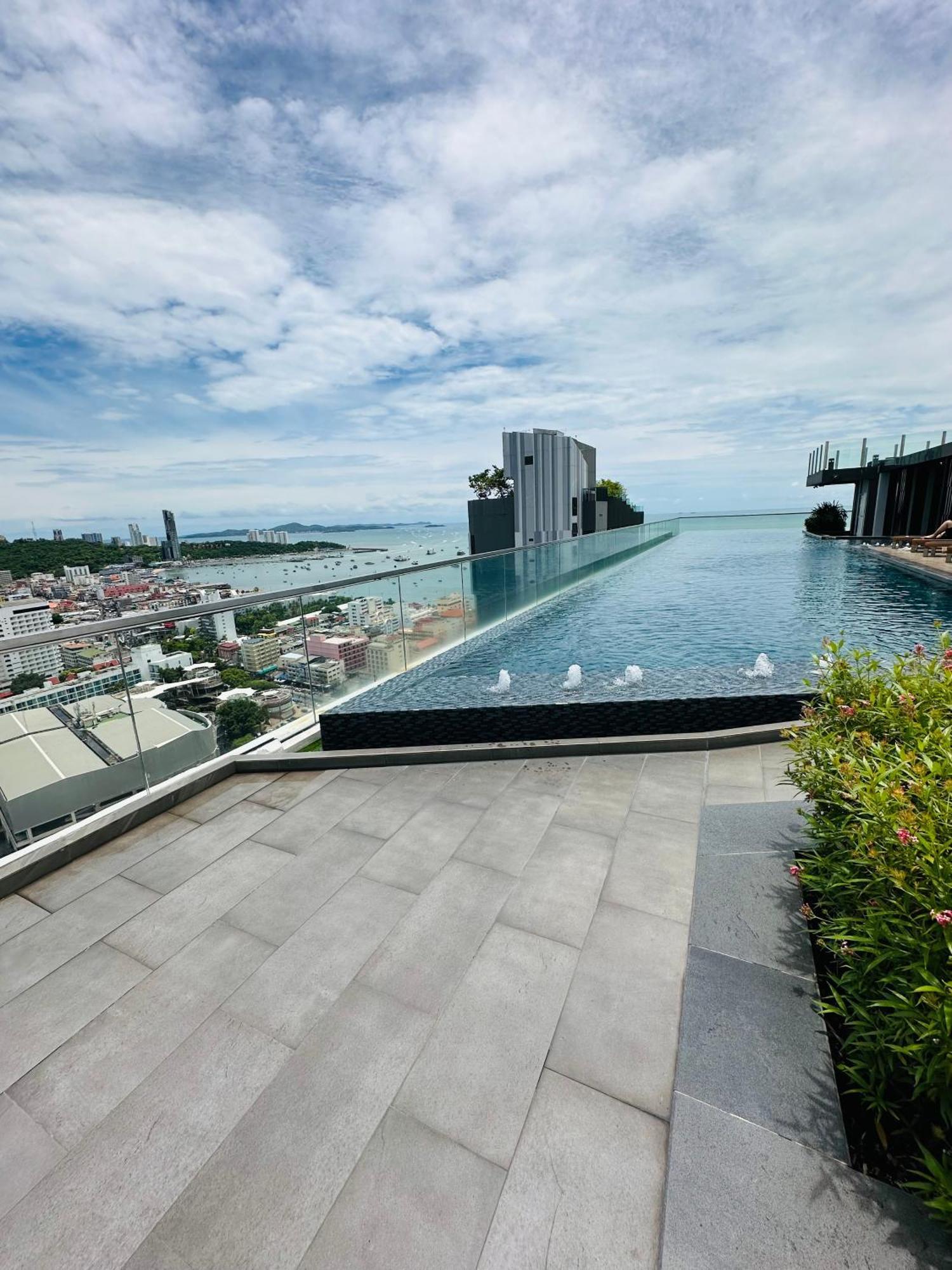 The Base Apartments At Central Pattaya Dış mekan fotoğraf